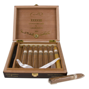 D.Marshall 38th Anniversary Cigar Humidor +7 Pcs Cigars +1 Torpedo Gold - 1